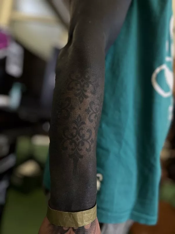 Création de tatouage full black , Thillot, Taïga Zore Art Tattoo