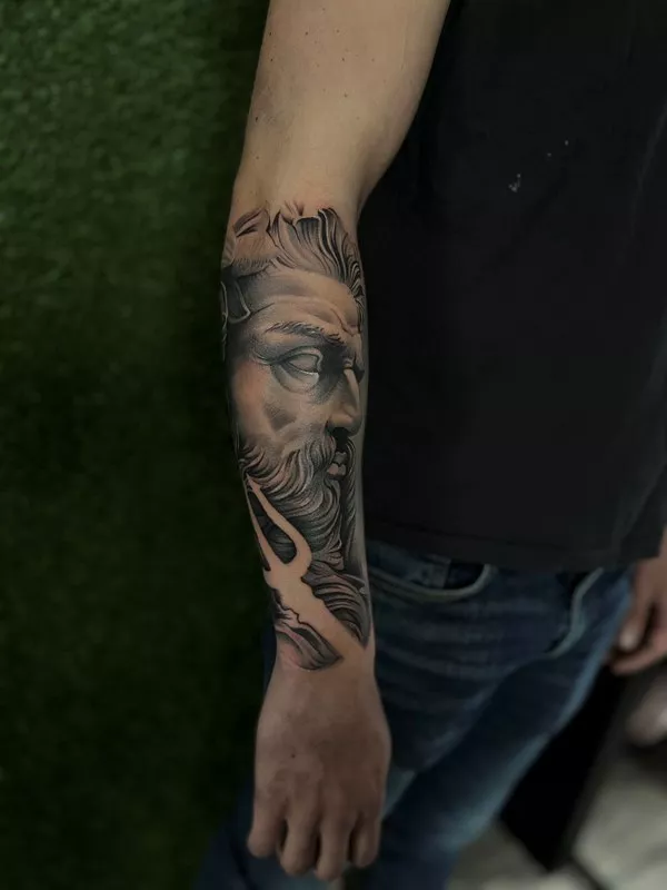 Création de tatouage réaliste , Thillot, Taïga Zore Art Tattoo
