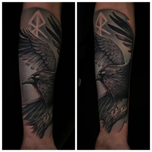 Réalisation d un corbeau , Le Thillot, Taïga Zore Art Tattoo